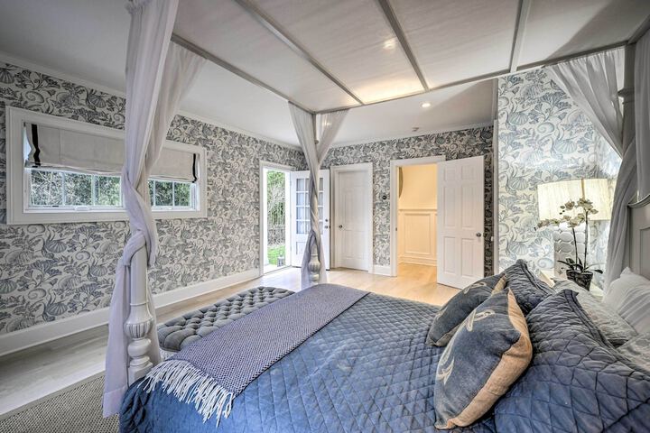 Shelter Island Retreat w / Outdoor Pool!