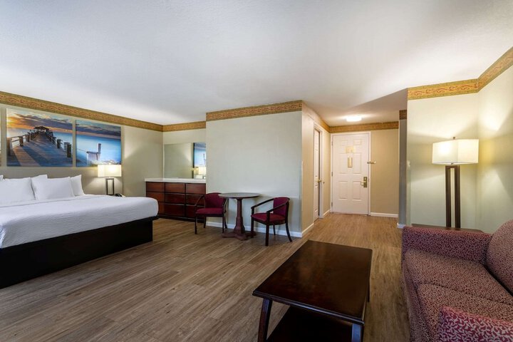 Room 15 of 32