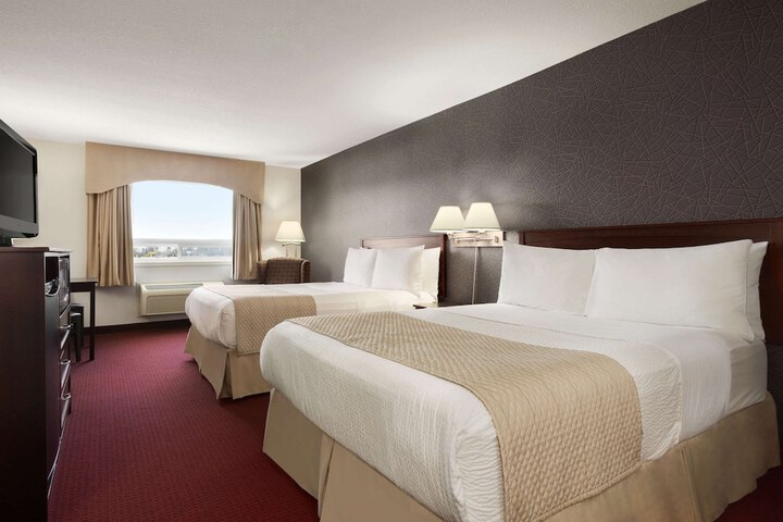 Days Inn & Suites by Wyndham Brandon
