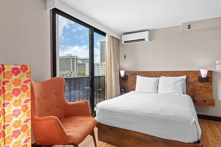 Room 27 of 61