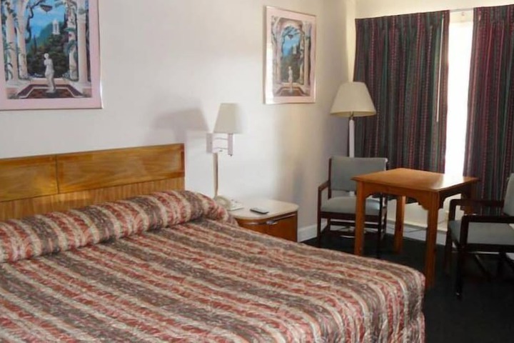 Room 7 of 9