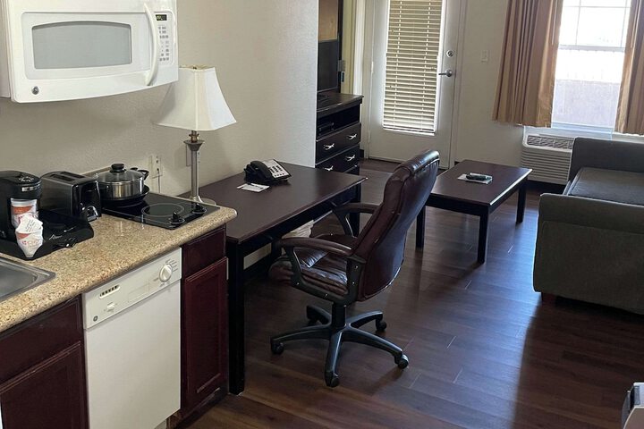 Room 9 of 28