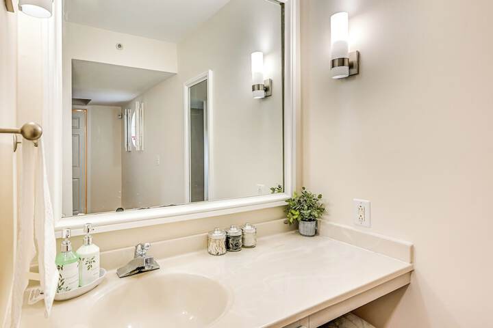 1 Mi to Mohegan Sun: Studio w / Pool Access