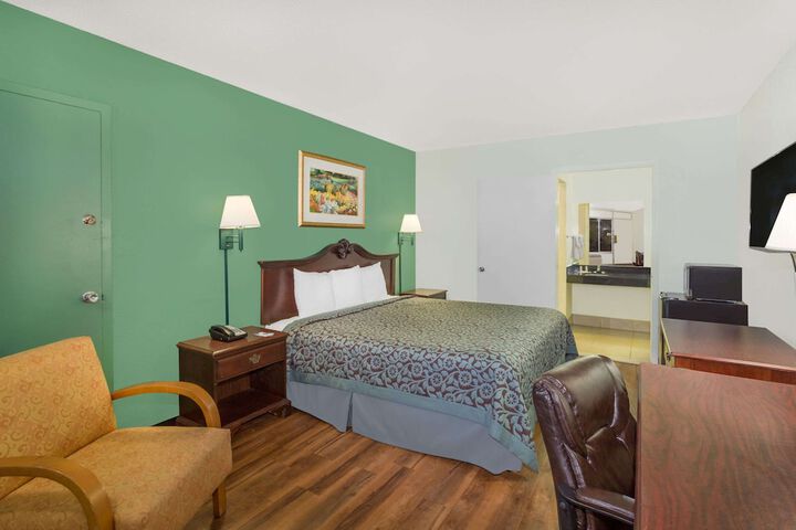 Room 8 of 25