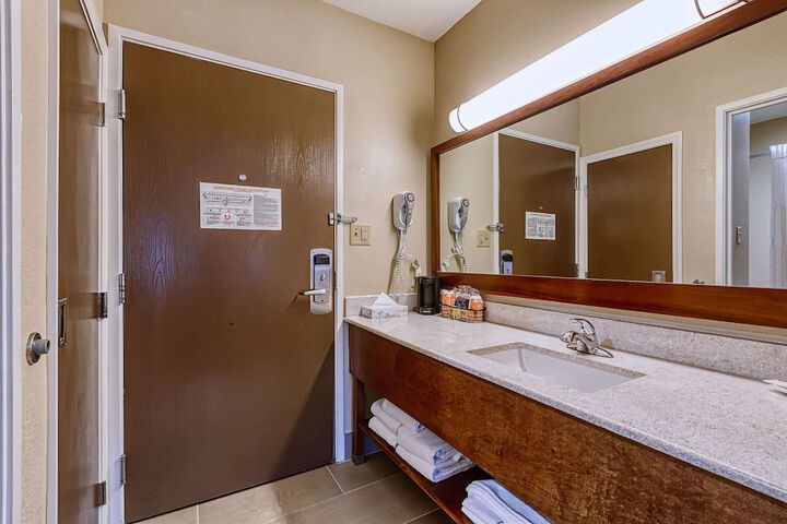 Room 30 of 68
