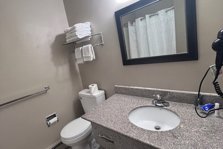 Room 32 of 68