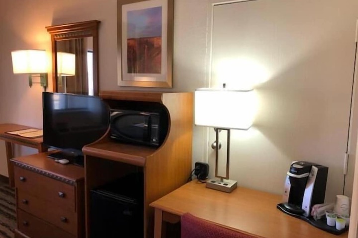 Room 12 of 27
