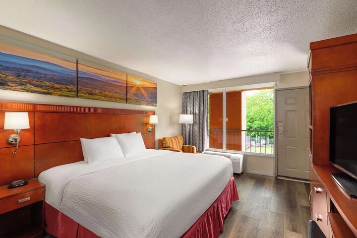 Days Inn by Wyndham Knoxville East