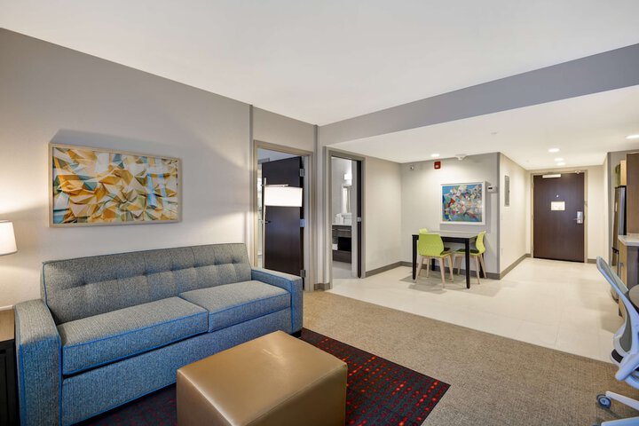 Room 16 of 38