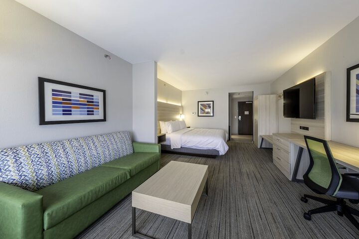 Room 17 of 35