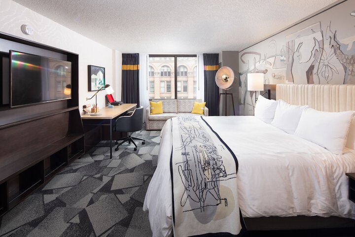 Saint Kate - The Arts Hotel