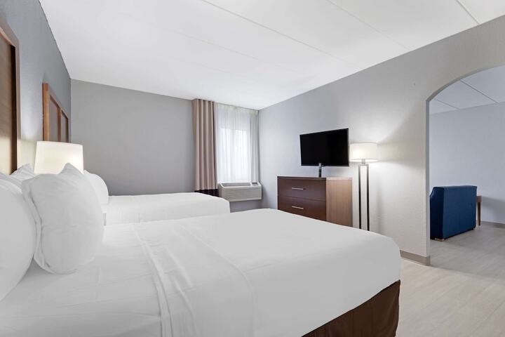 Clarion Hotel & Suites BWI Airport North