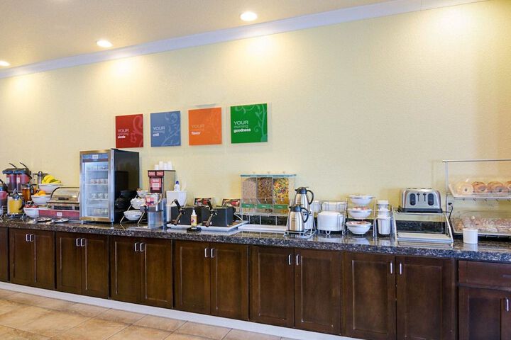 Breakfast/Coffee Service 31 of 34