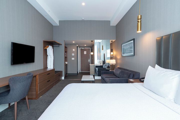 Room 42 of 61