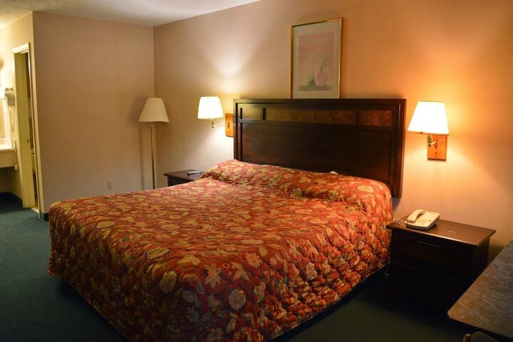 Room 10 of 18