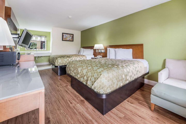 Room 9 of 35
