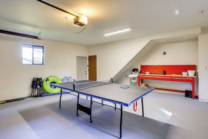 Lakefront Home w / Game Room Kayaks, & Fire Pit
