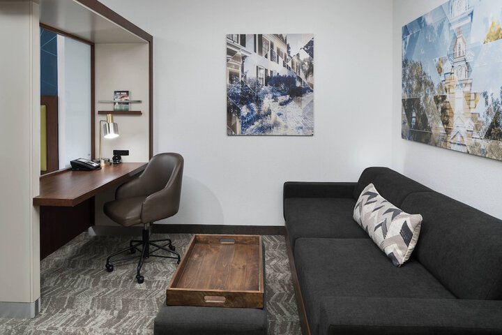Room 8 of 21