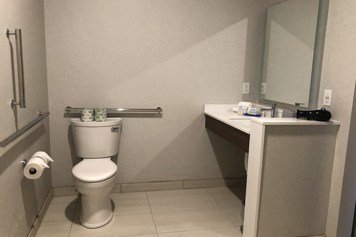 Holiday Inn Express & Suites Madison West - Middleton by IHG