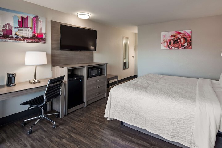 Room 11 of 23