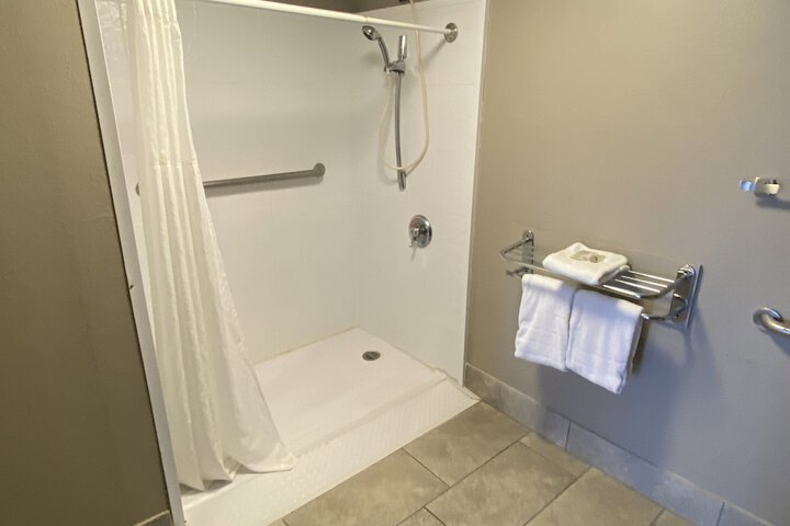 Room 6 of 17