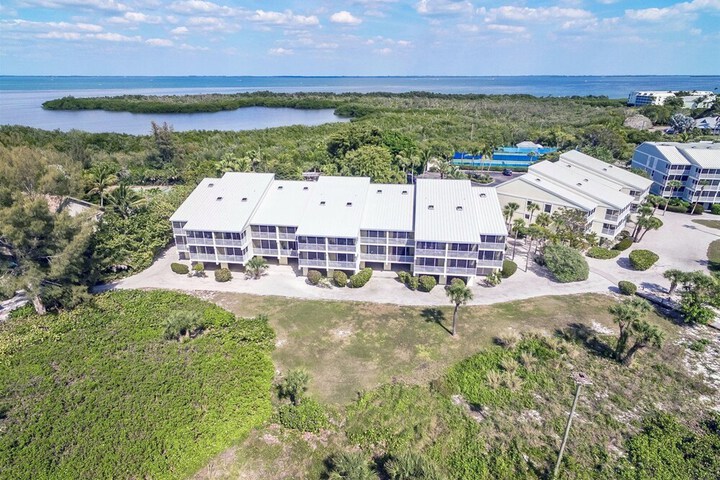 South Seas Beach Villa 2001