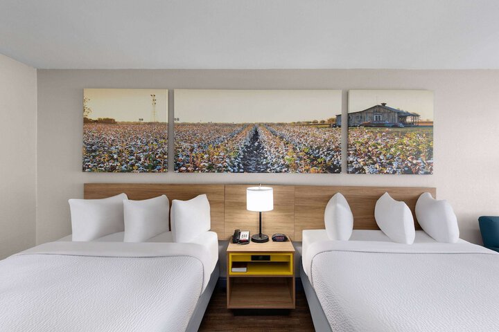 Room 8 of 16
