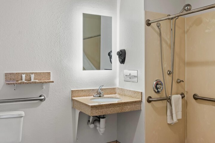 Super 8 by Wyndham Santa Rosa