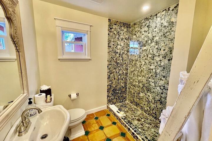 Room 74 of 151