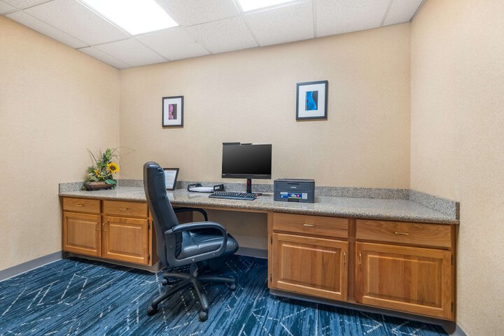 Business Center 74 of 74