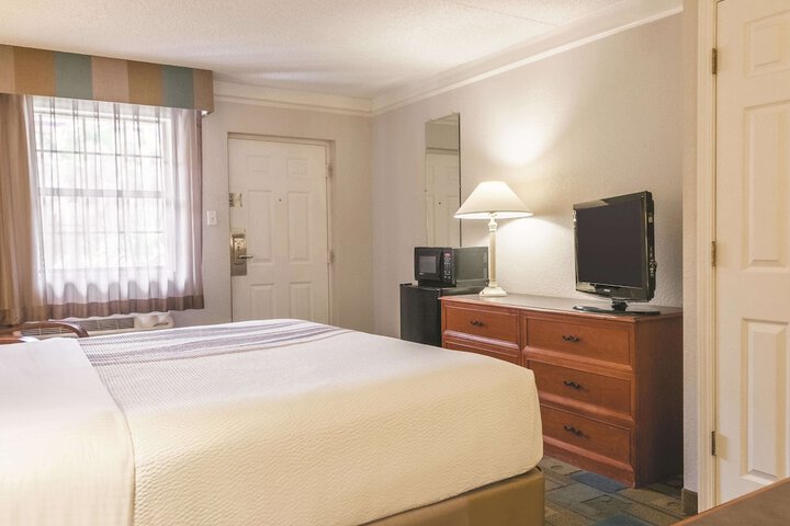 Room 8 of 25