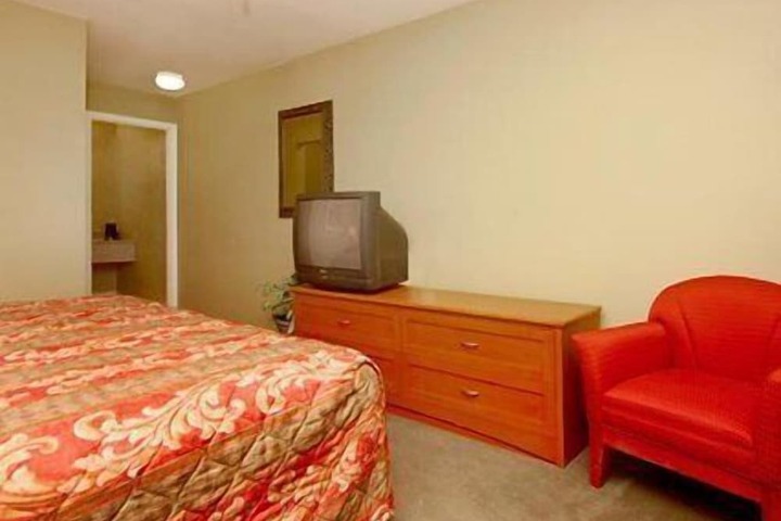 Room 25 of 41