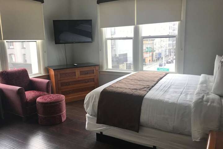 Room 13 of 19