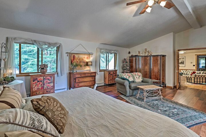 Chicago Creek B & B: 1 Mi to Mt. Blue Sky!