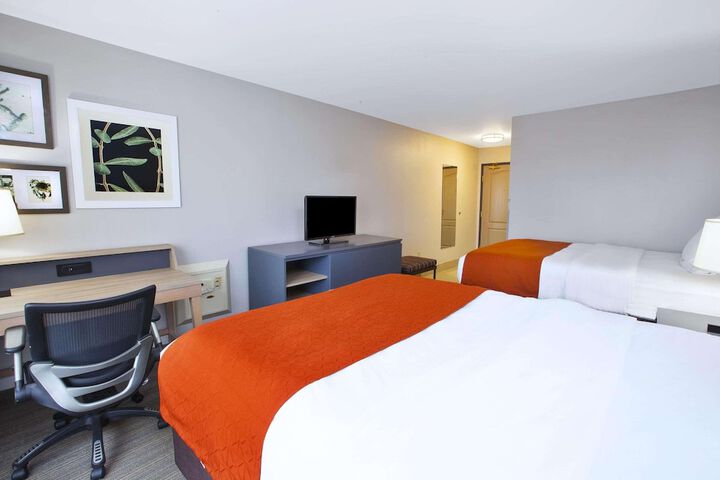 Country Inn & Suites by Radisson Big Rapids, MI