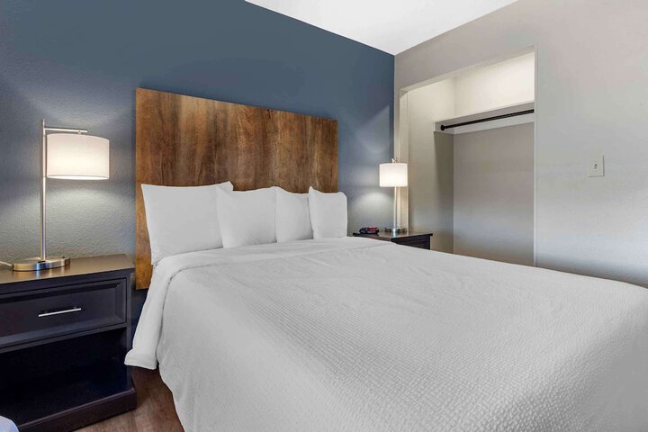 Room 15 of 28