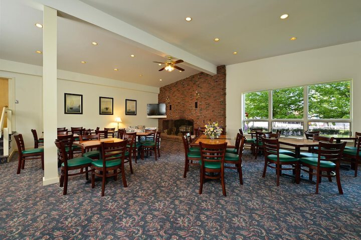 Dining 53 of 72