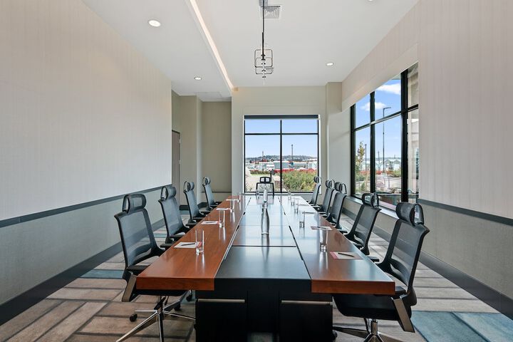 Hotel Indigo Everett - Waterfront Place by IHG