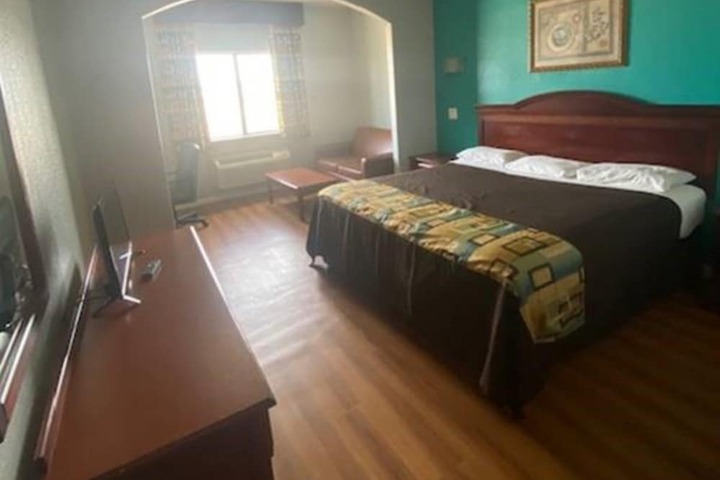 Room 11 of 23