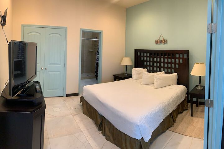 Room 28 of 38