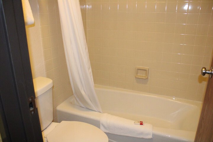 Room 8 of 32