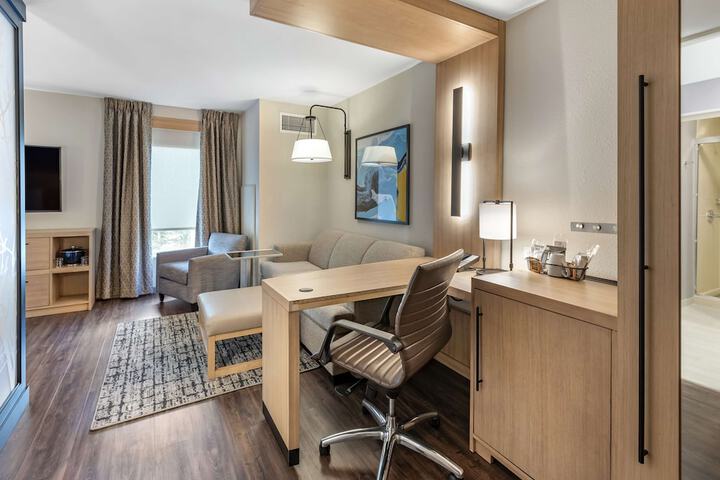 Room 13 of 27