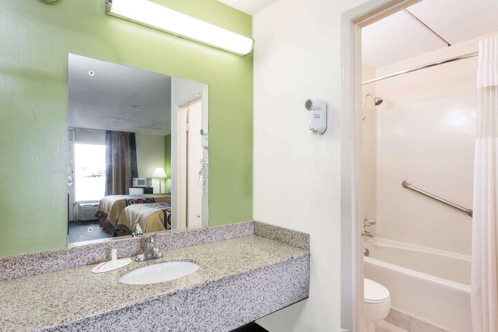 Room 20 of 53