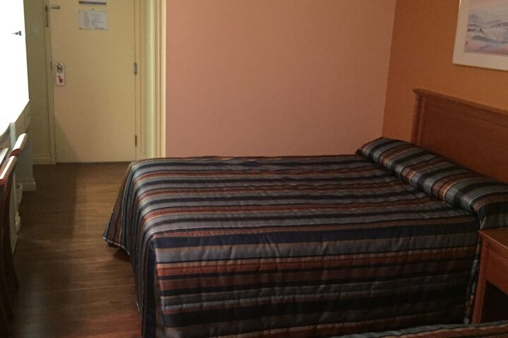 Room 24 of 37