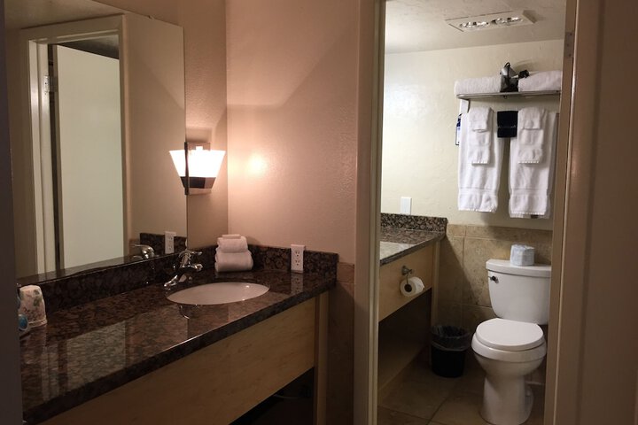 Dinosaur Inn & Suites