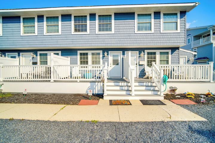 Bright Brigantine Townhome: Steps to Beach Access!