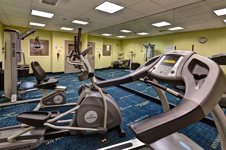 Holiday Inn Express & Suites Wichita Northwest by IHG
