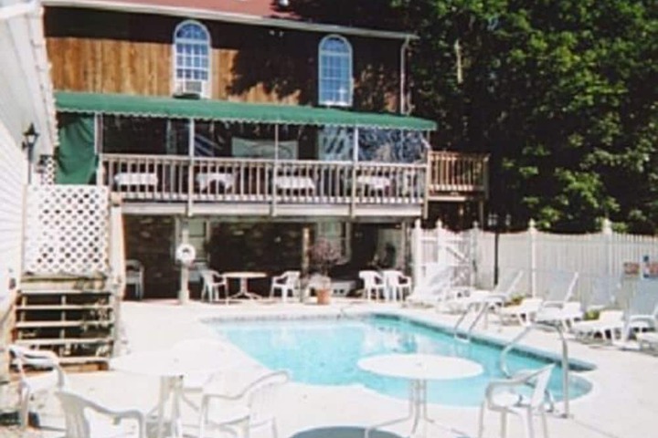 Sturbridge Country Inn