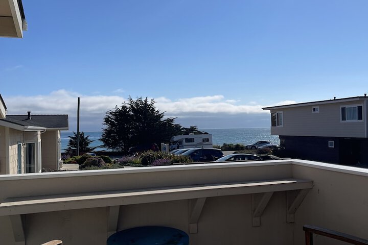 Cambria Landing Inn & Suites