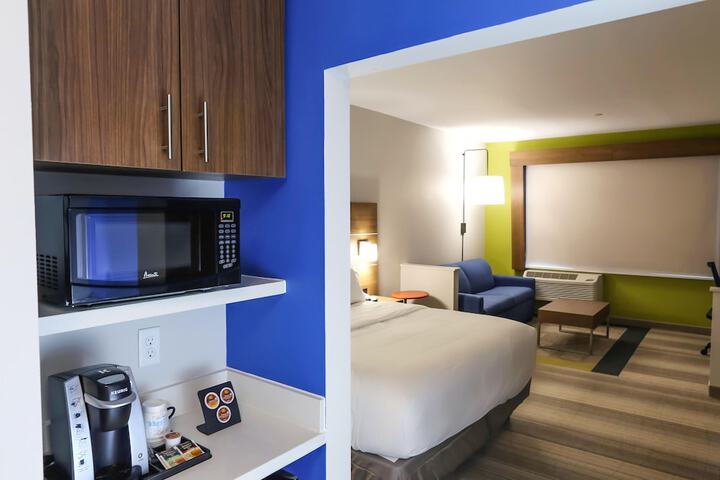 Room 34 of 72